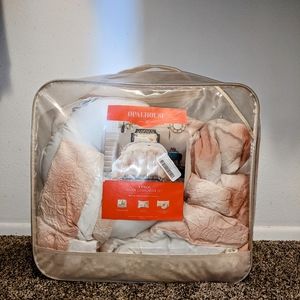 Tanna Tie Dye Comforter and Pillow